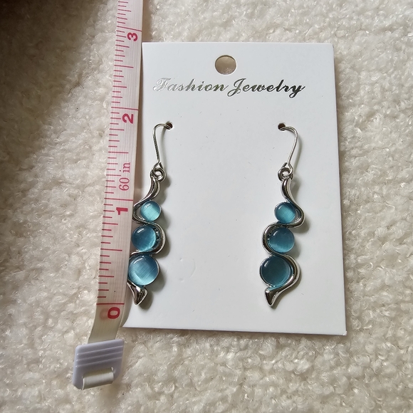 Silver toned aqua cat eye stacked dangle drop earrings lightweight - Picture 3 of 4